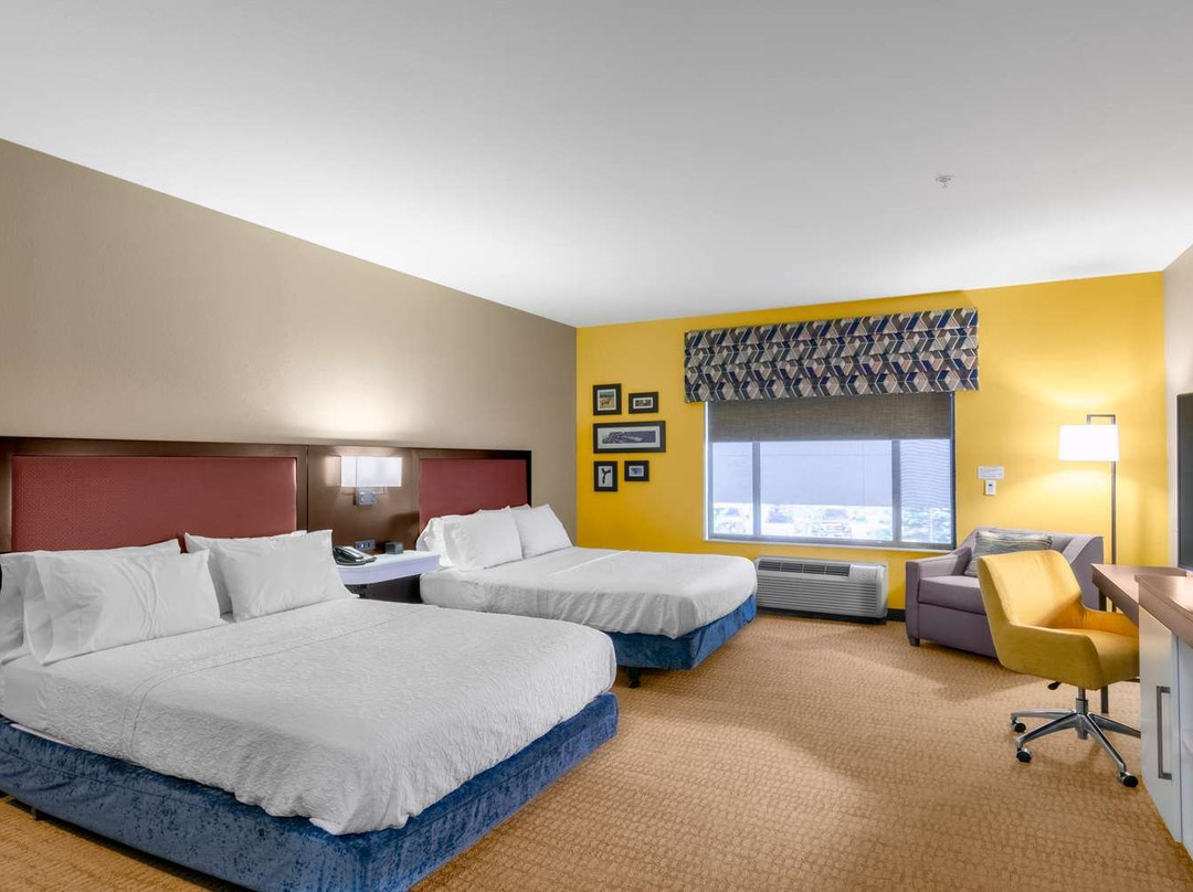 拉勒米希尔顿恒庭酒店主图