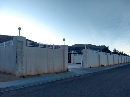 Zions Most Wanted Hotel主图