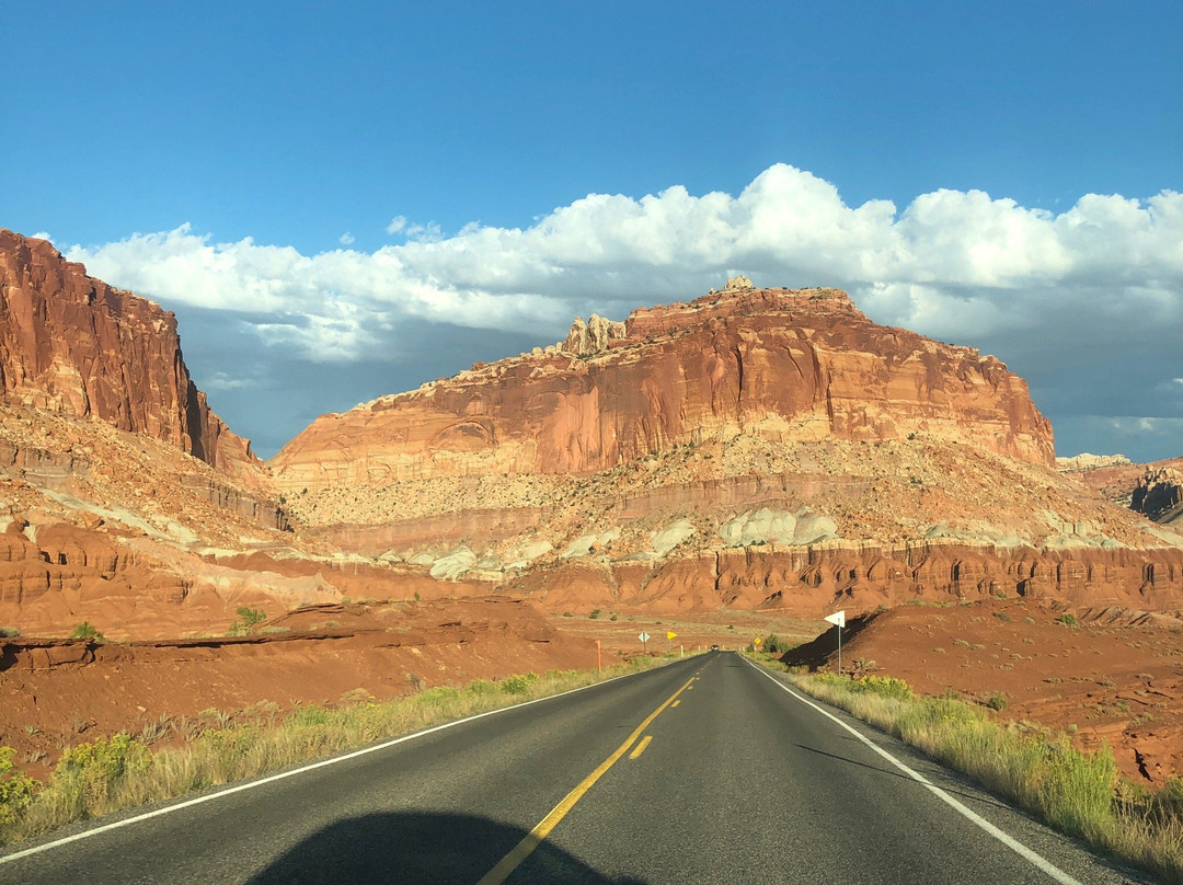 Notom Road Scenic Backway-圆顶礁国家公园必去景点