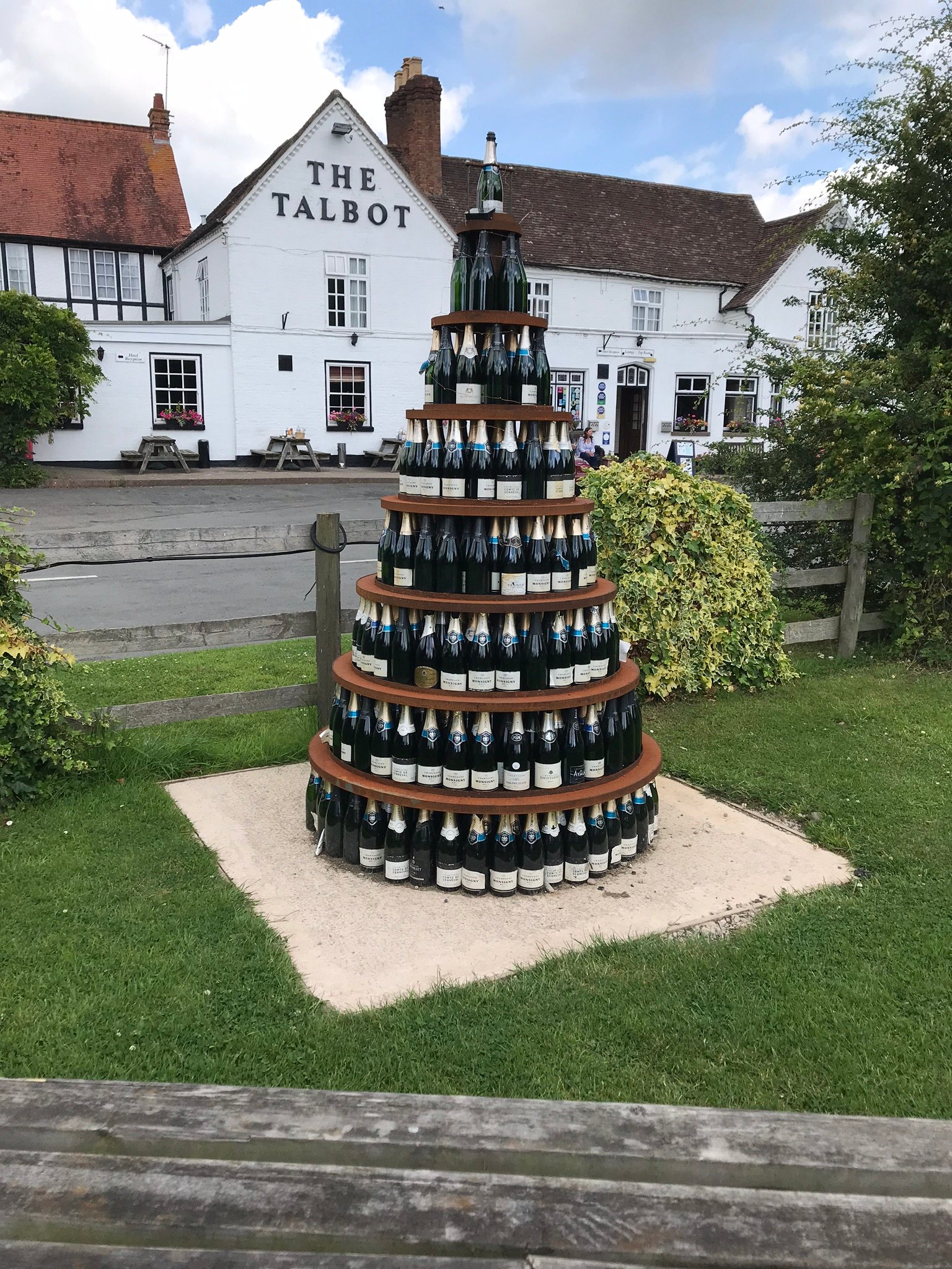 The Talbot at Knightwick-餐饮