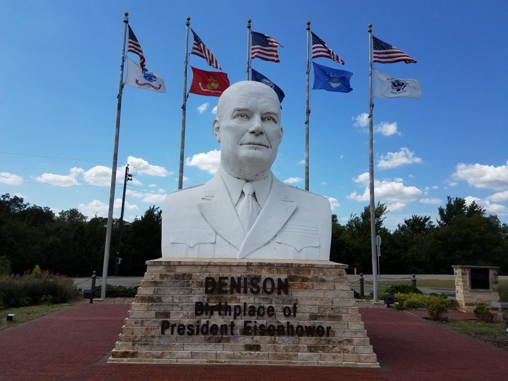 Eisenhower Veterans Monument景点图片