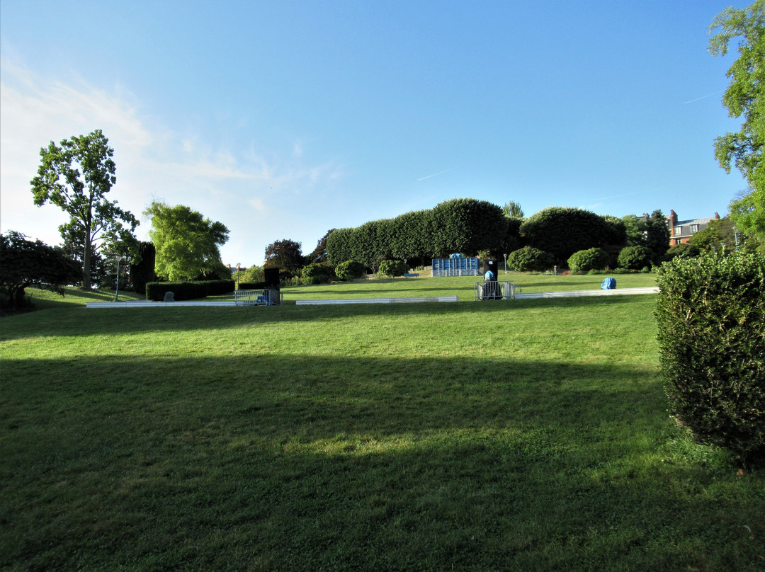 Parc de la Butte-du-Chapeau-Rouge-巴黎必去景点