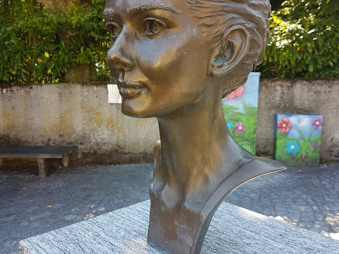 Audrey Hepburn's Grave-Tolochenaz必去景点