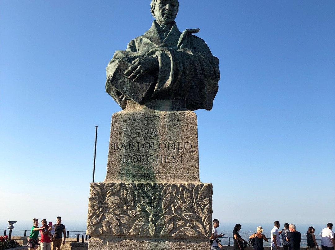 Monumento a Bartolomeo Borghesi-圣马力诺城必去景点
