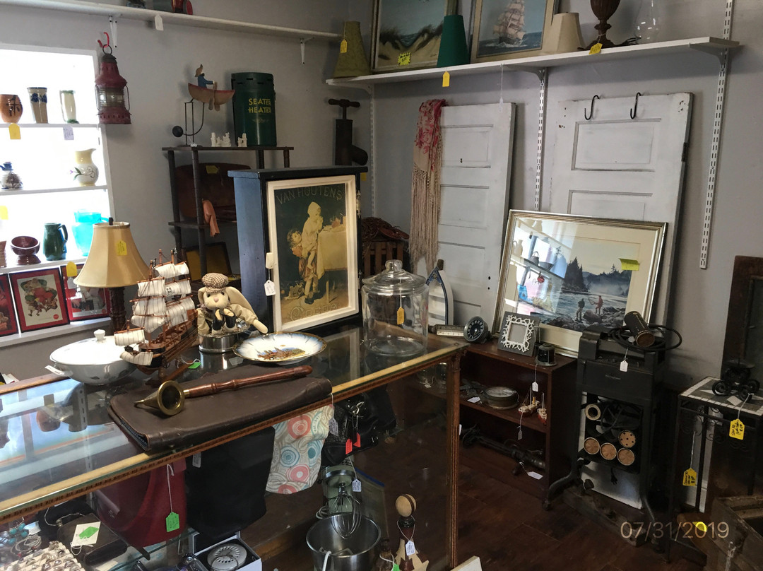 The Minnow Bucket Antiques景点图片