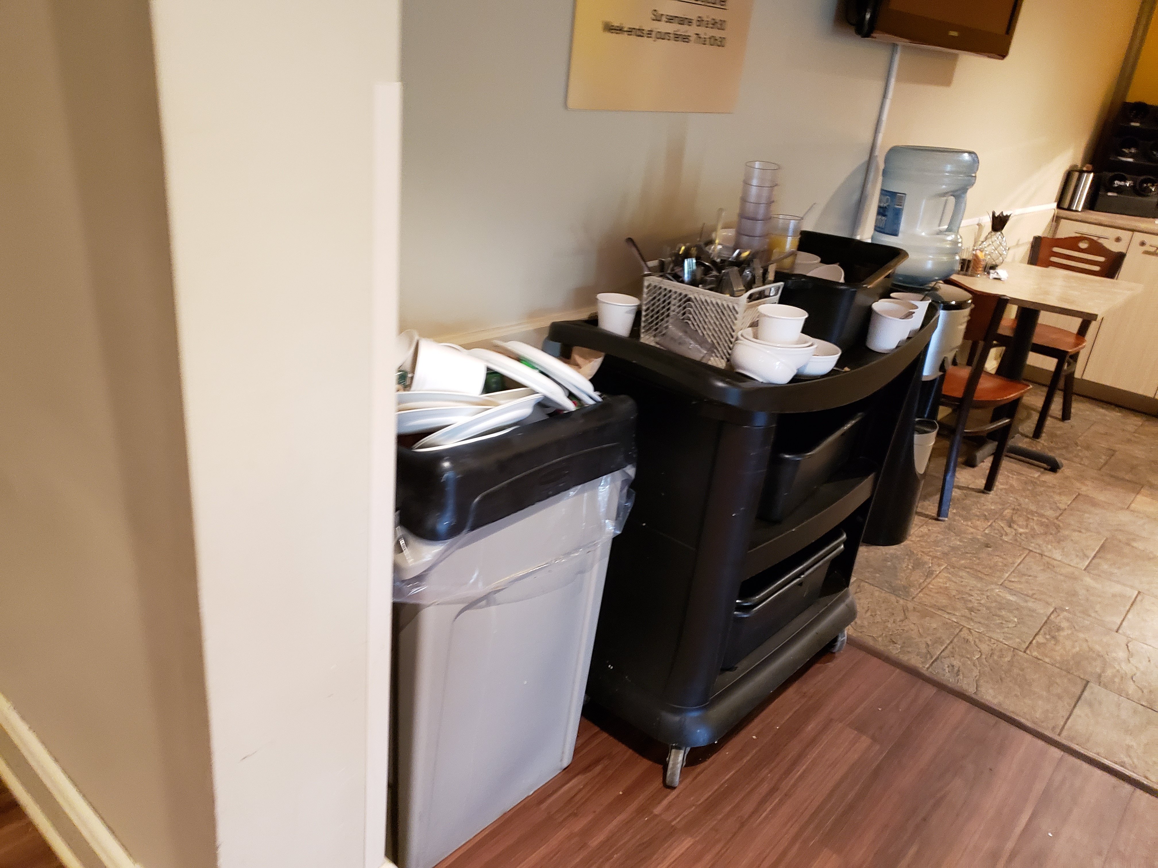 Travelodge Suites Moncton-餐饮