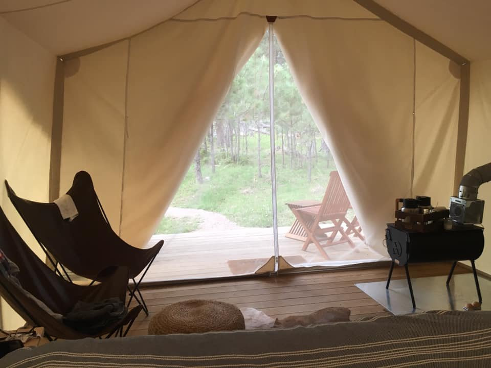 Under Canvas Mount Rushmore主图