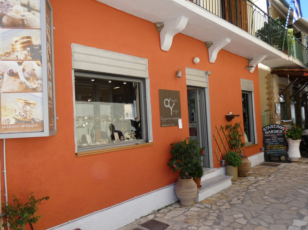 George Apergis Handmade Jewellery-Lakka必去景点