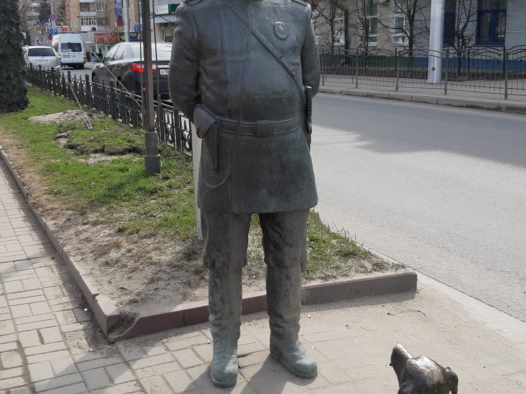 Sculpture of the Policeman-卡卢加必去景点