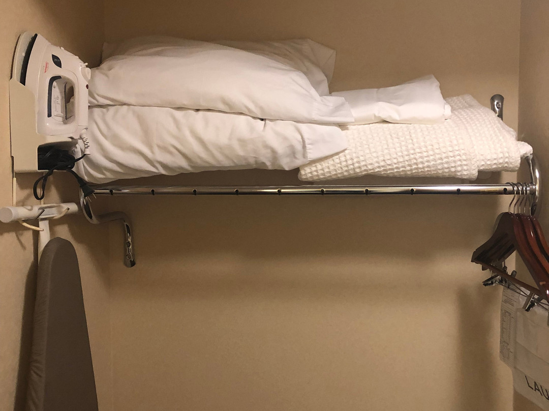 Holiday Inn Express & Suites Burlington by IHG主图