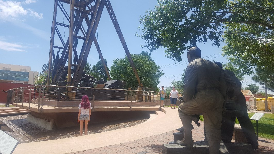 Street Sculptures景点图片