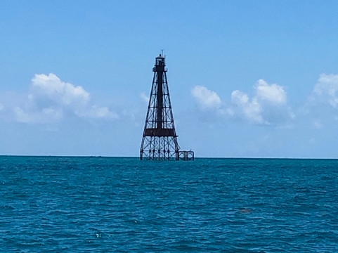 Mike's Sailing Charters-拉哥岛必去景点