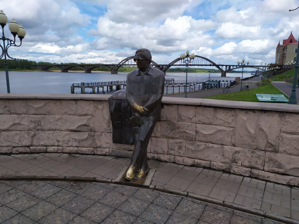 Monument to Lev Oshanin-Rybinsk必去景点