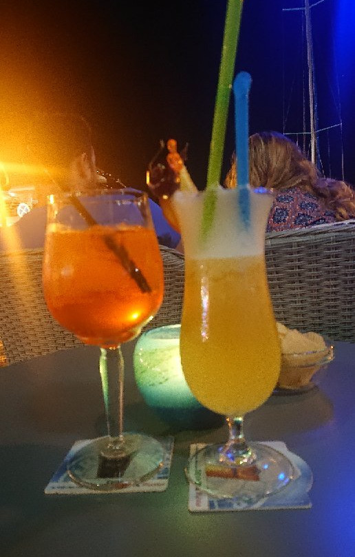 Blue Boat Cocktail Bar景点图片