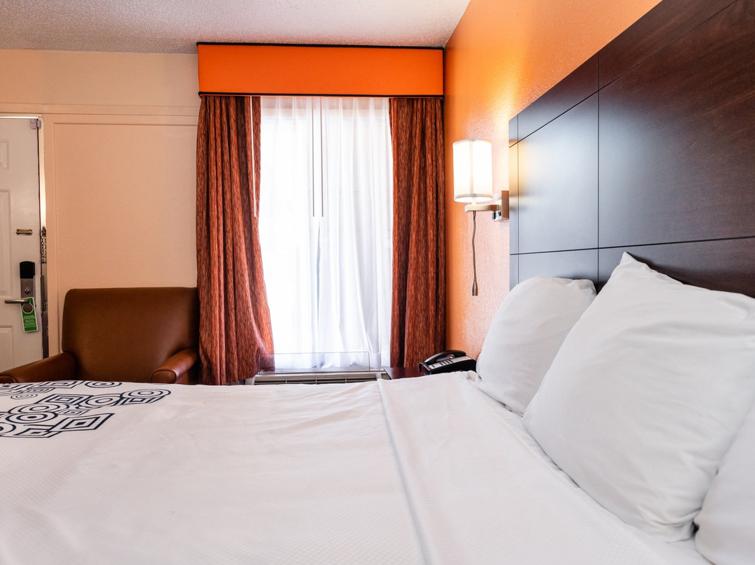 Advantage Inn & Suites主图