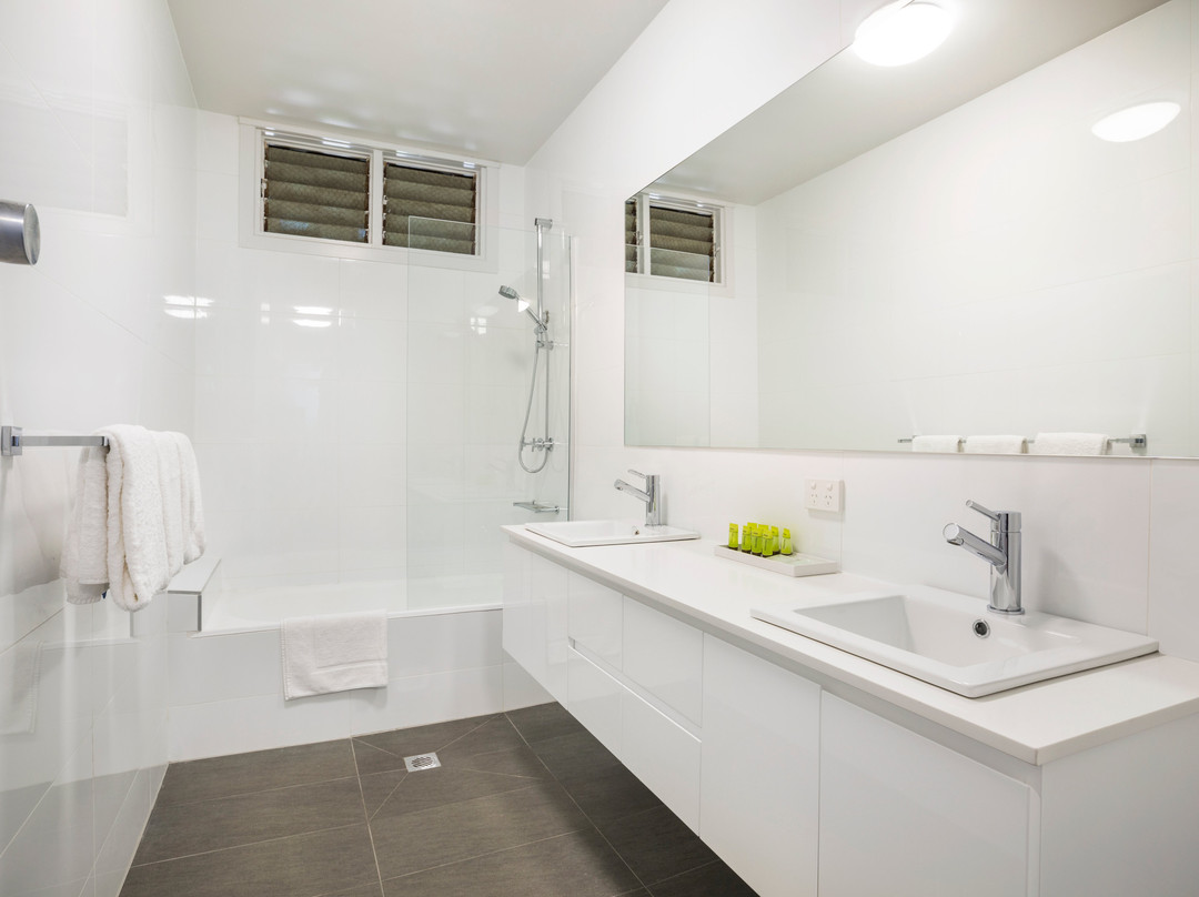 Nightcap at Waltzing Matilda Hotel主图