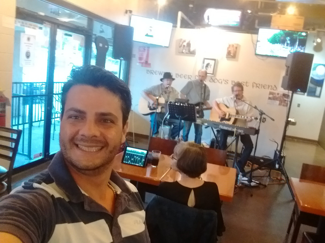 Happy Basset Brewing Company-托皮卡必去景点