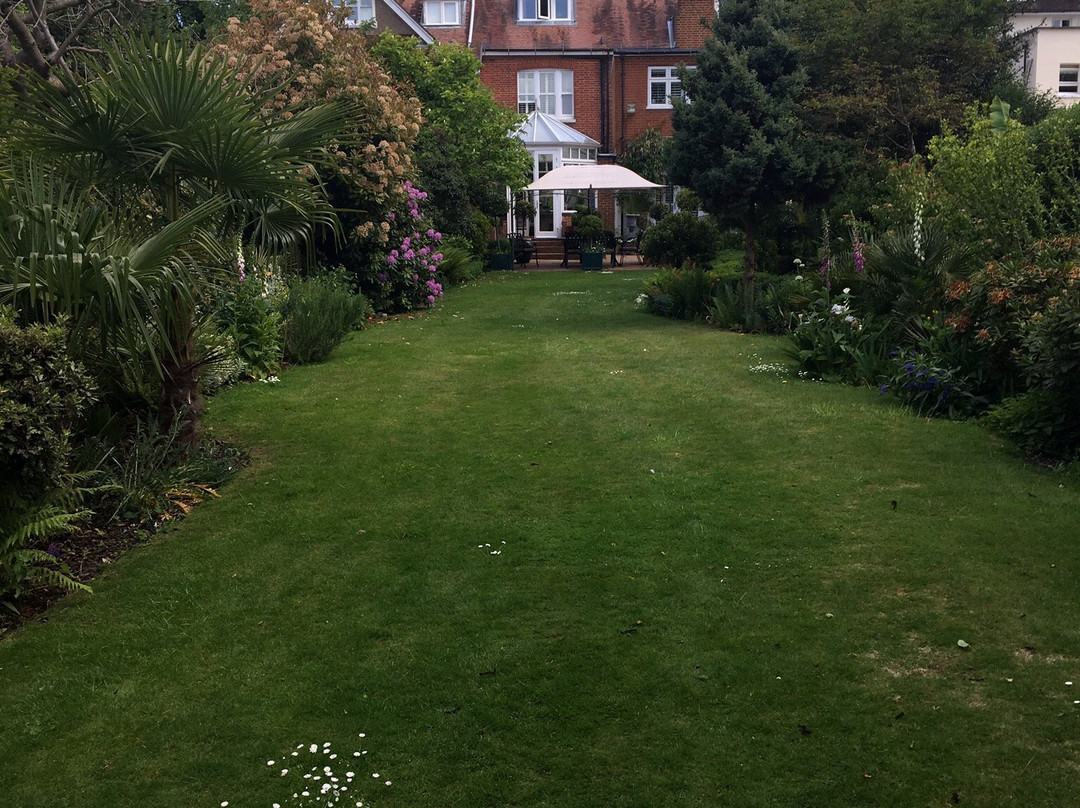 The Cranleigh Hotel主图