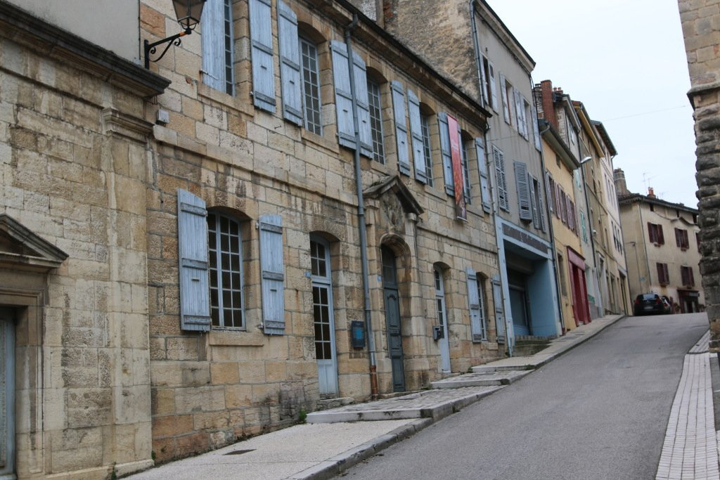Prisons Royales-Saint-Amour必去景点