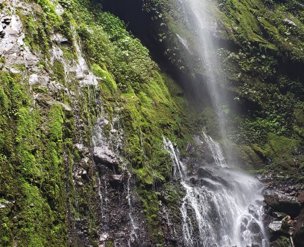 El Canto Waterfall景点图片