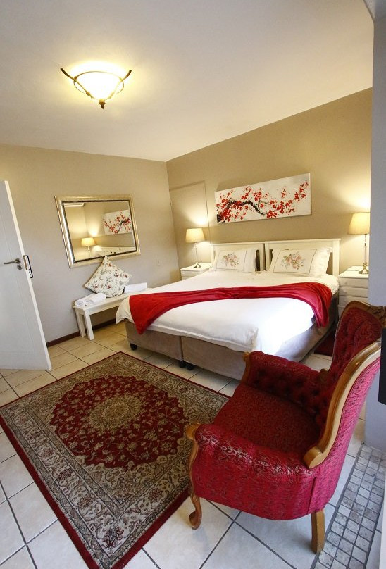 Bluewater Beachfront Guest House主图