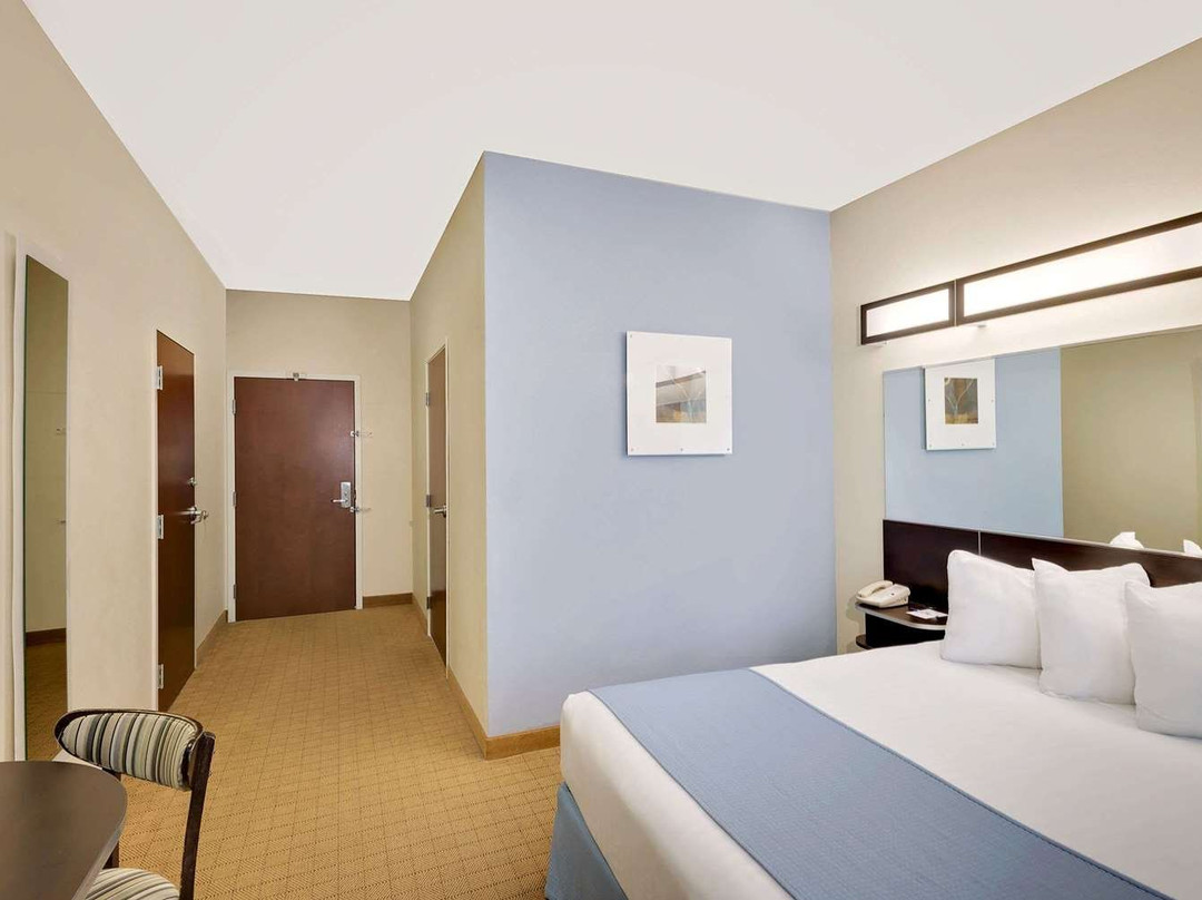 Microtel Inn & Suites by Wyndham Geneva主图