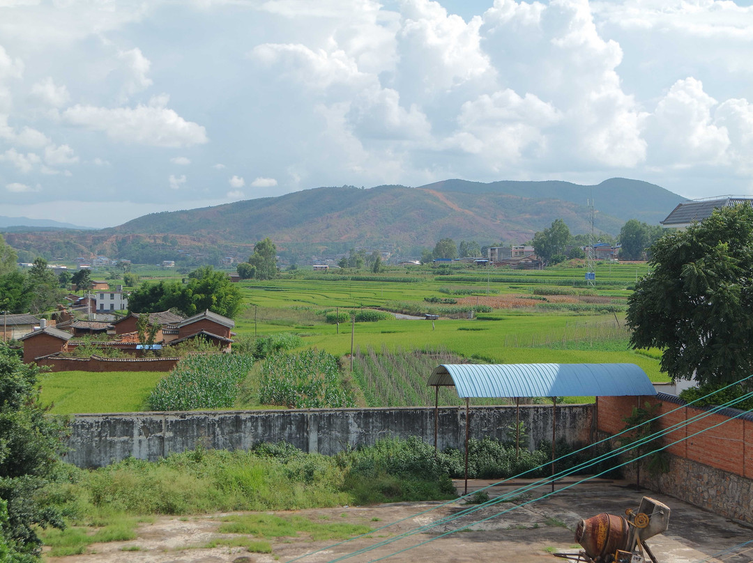 浪巴铺土林宾馆主图