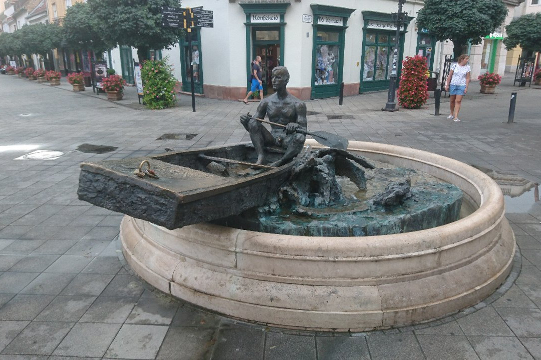 Boatman Sculpture景点图片