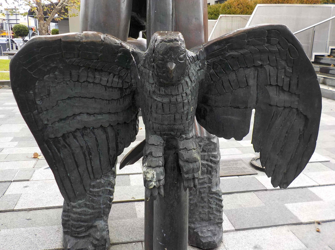 The Sun & The Moon Sculpture - Paul Juraszek-Malvern必去景点