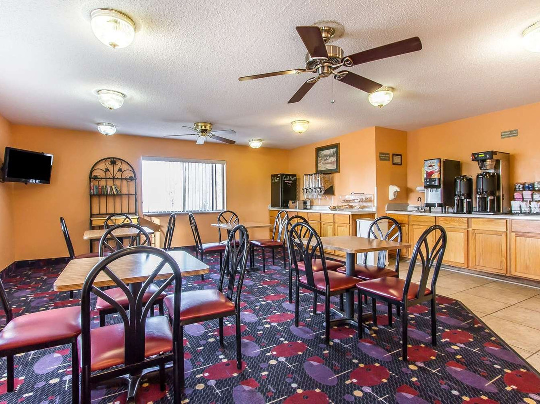 Econo Lodge & Suites主图