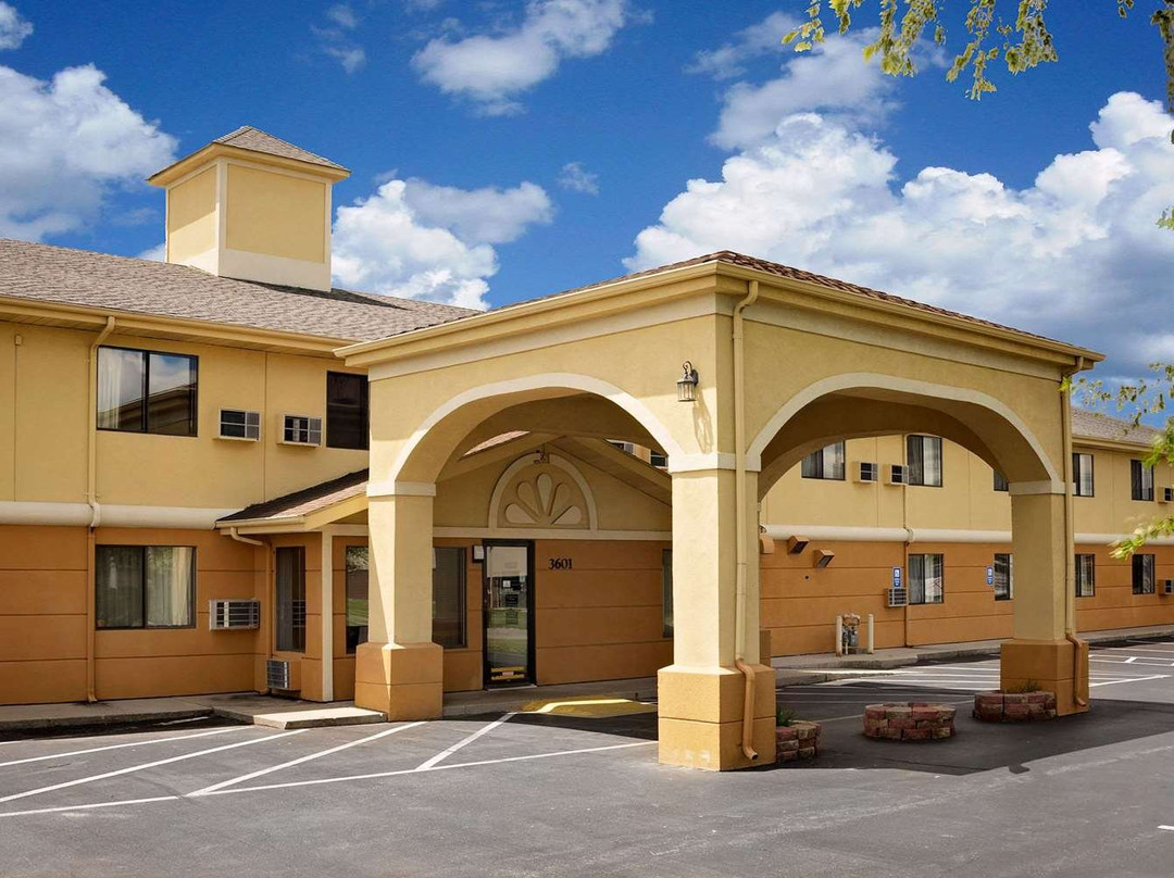 Super 8 by Wyndham Muncie/Ball St. College Area主图