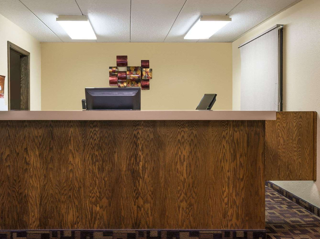 Super 8 by Wyndham Owatonna主图