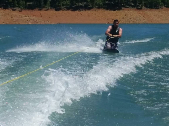 Pinewood Cove Resort主图