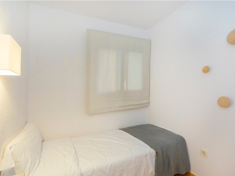 瑟斯尤法比特斯出租公寓及餐厅