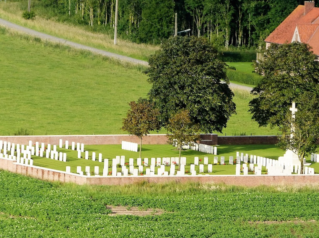 Chester Farm Cemetery景点图片