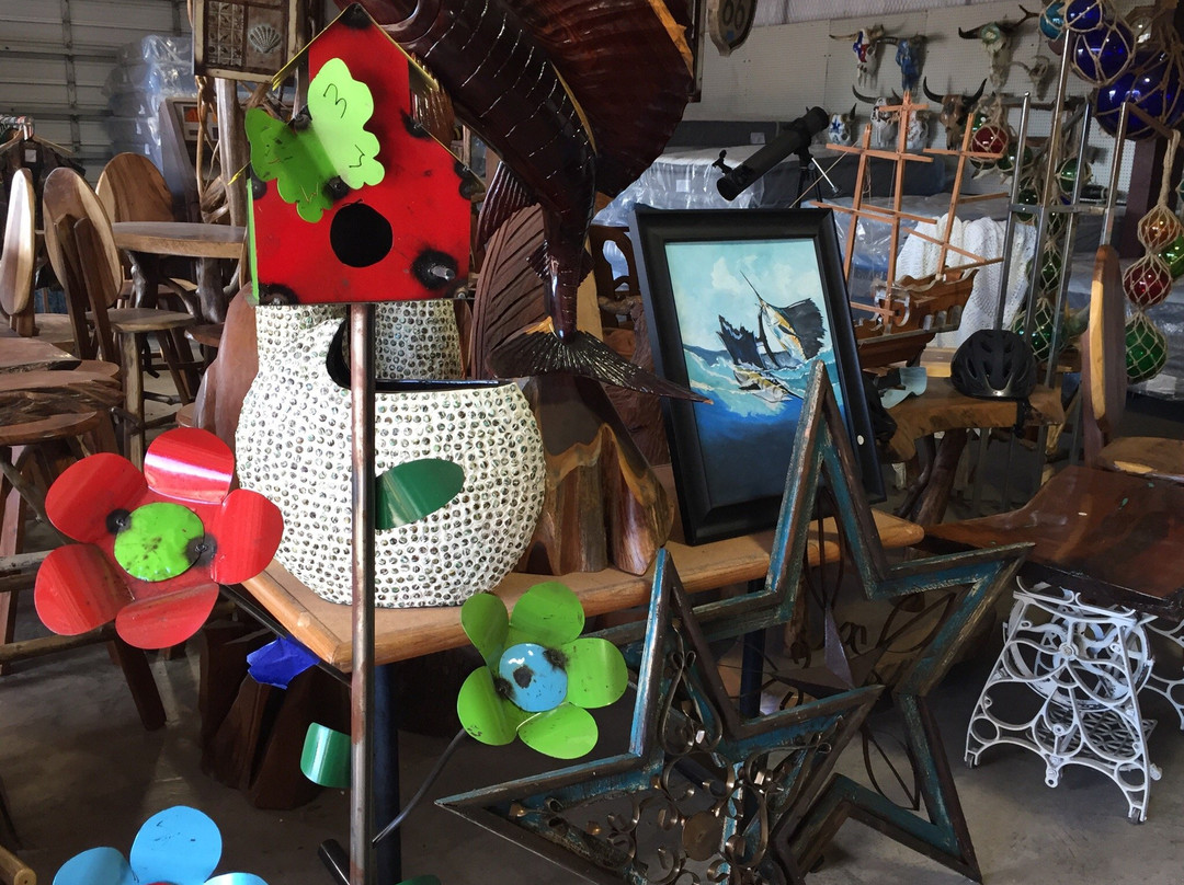 Busted Pot Junk Museum & Wells Discount Center-罗克波特必去景点