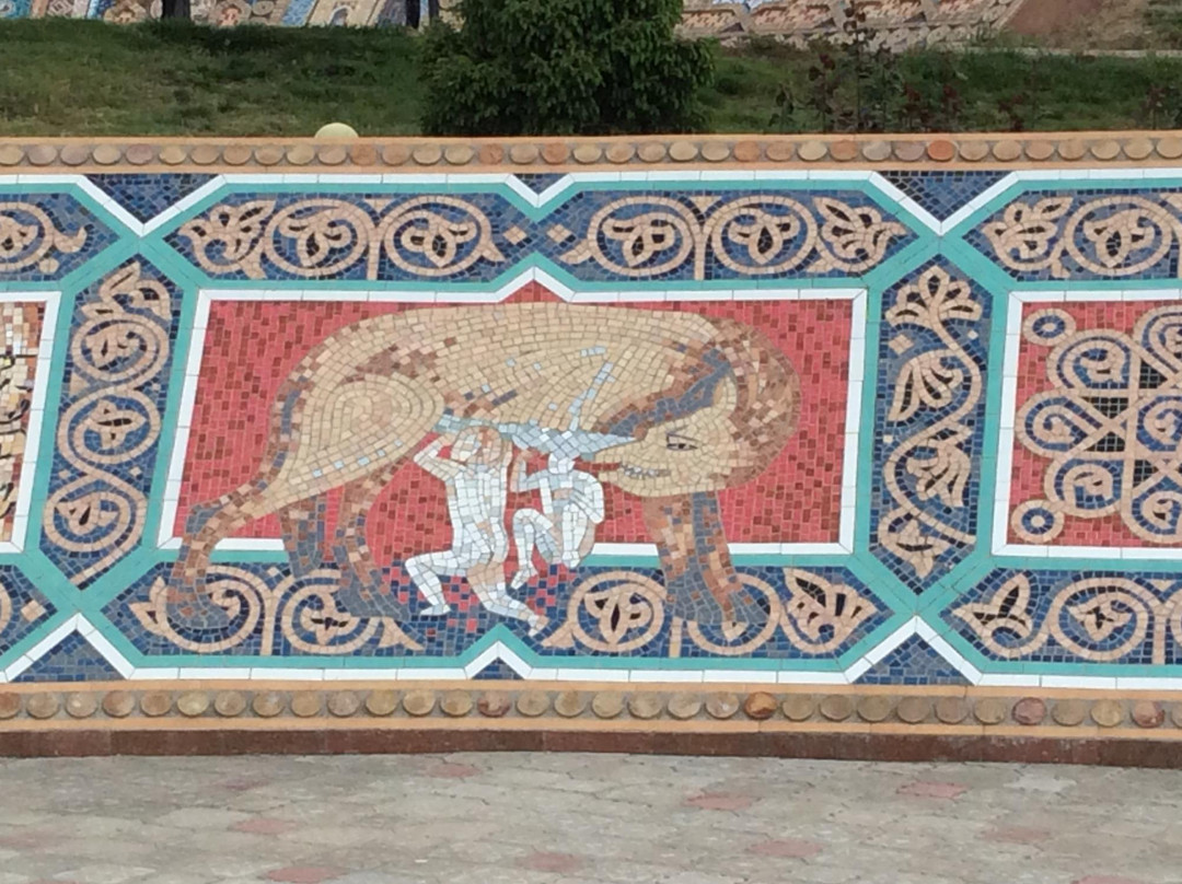 Monument to Ismoil Somoni-苦盏必去景点