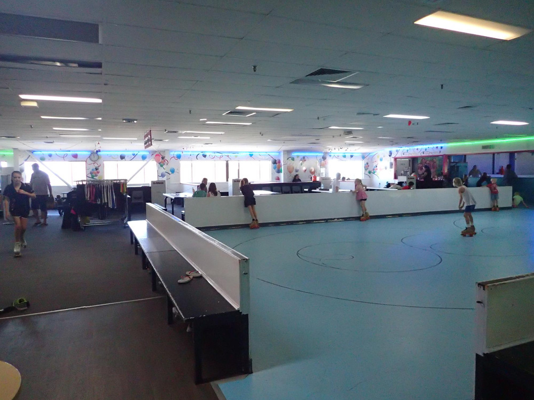 Skate Paradise Roller Skating Rink景点图片
