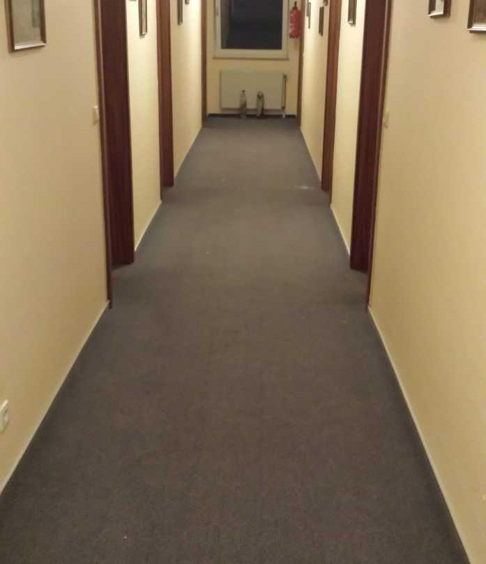 瓦尔多夫机场酒店/森彻科有限公司