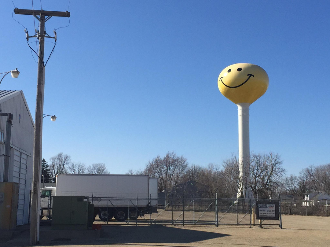 Smiley Water Tower景点图片