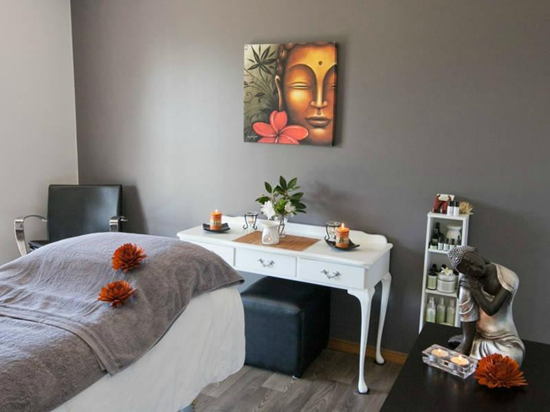 Burrill Lake旅游景点-Hollywood Face & Body