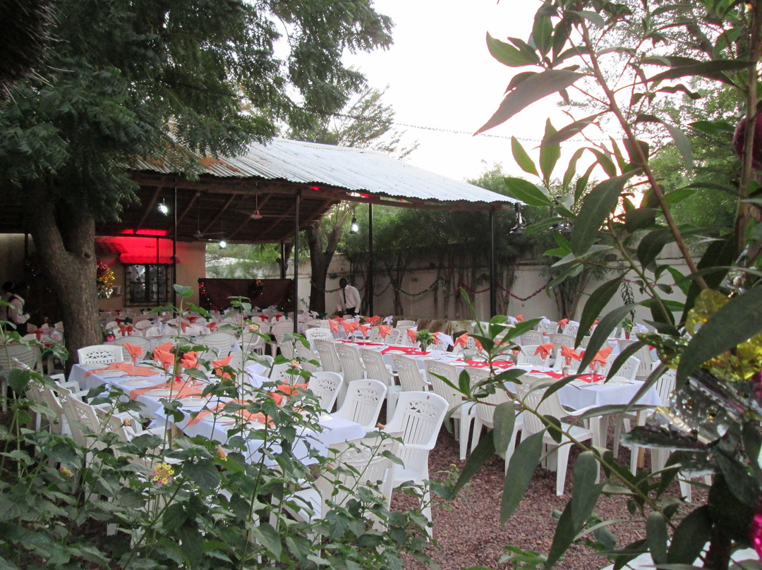 恩加美纳餐馆和美食-Restaurant Layalina