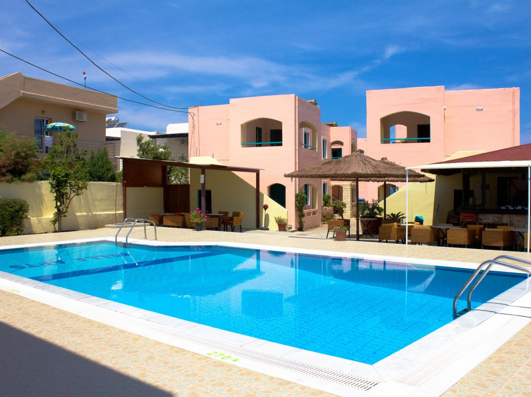 Pella Apartments