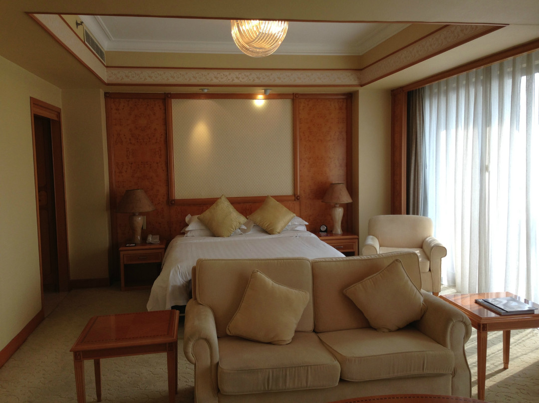 上海美兰湖皇冠假日酒店主图