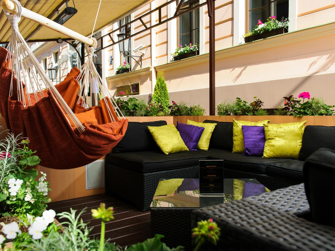 SUITE Restaurant & Lounge