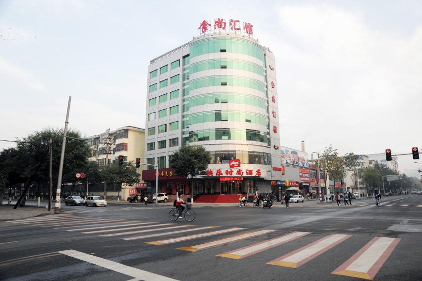 元天快乐时尚酒店-客卧