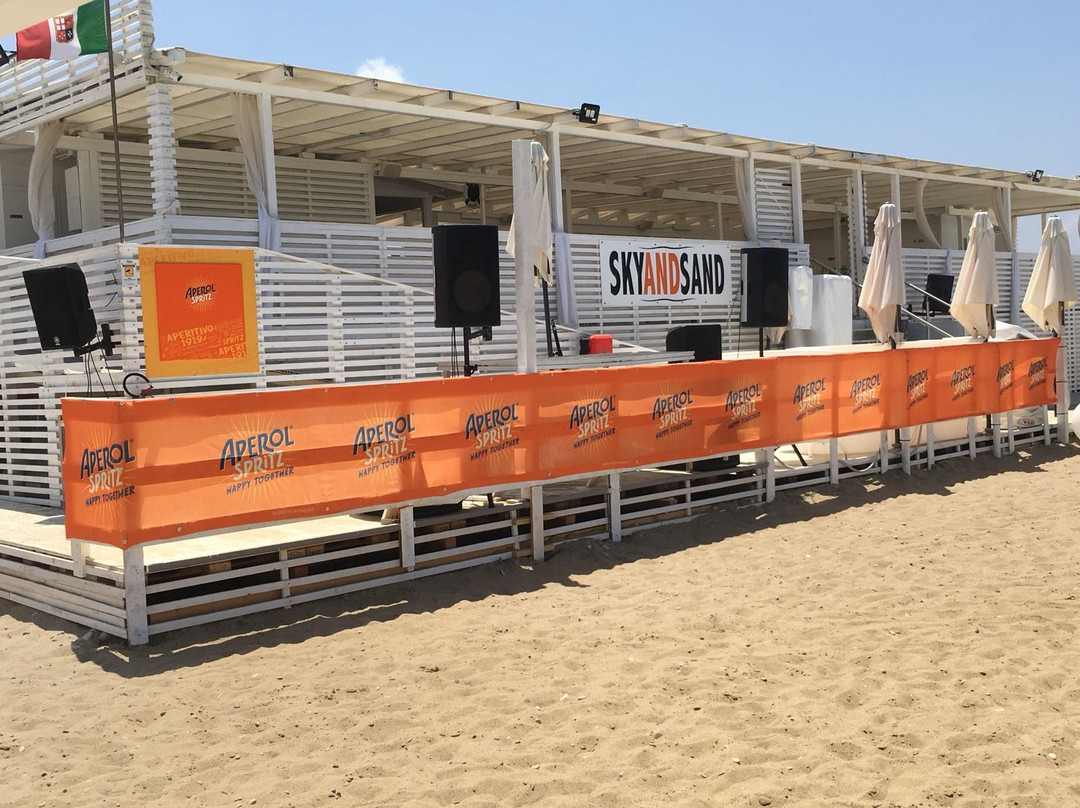 Sky and Sand Club景点图片
