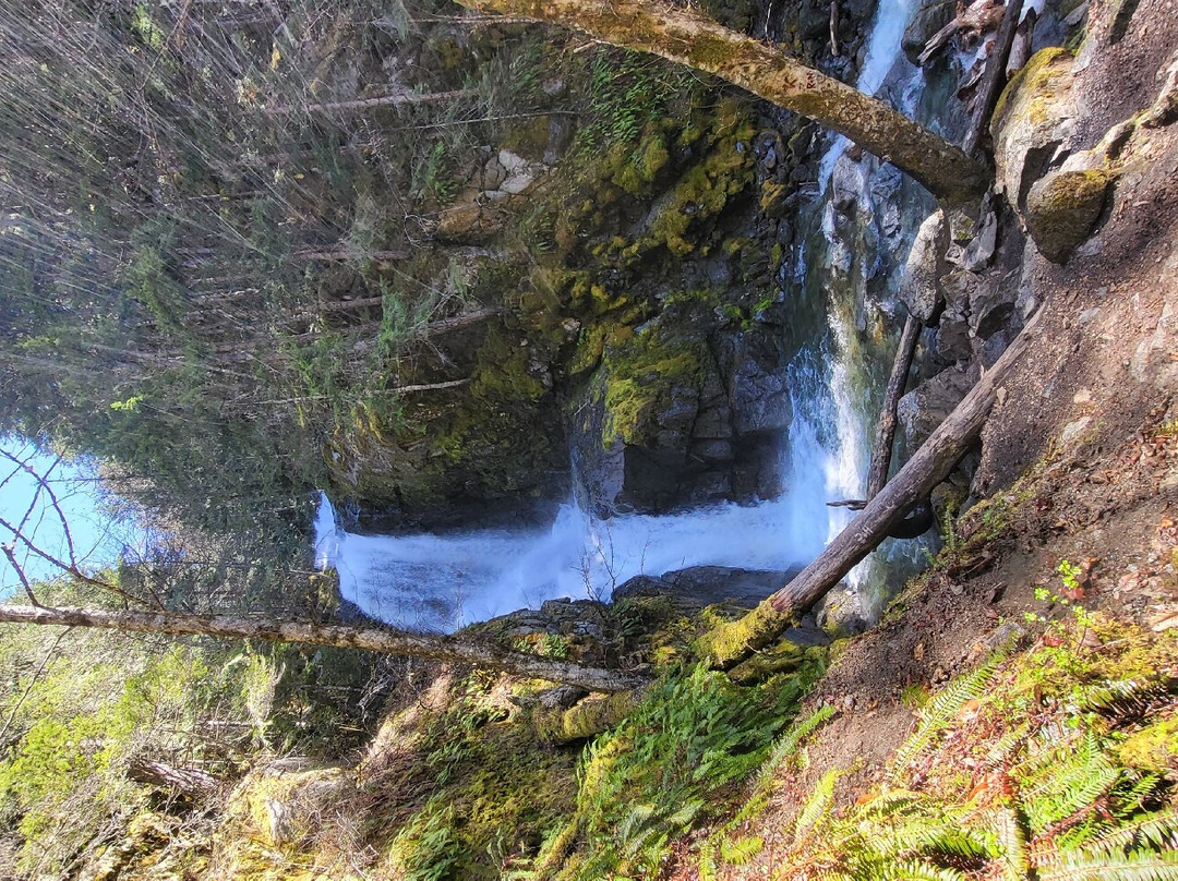 Bosumarne Falls景点图片