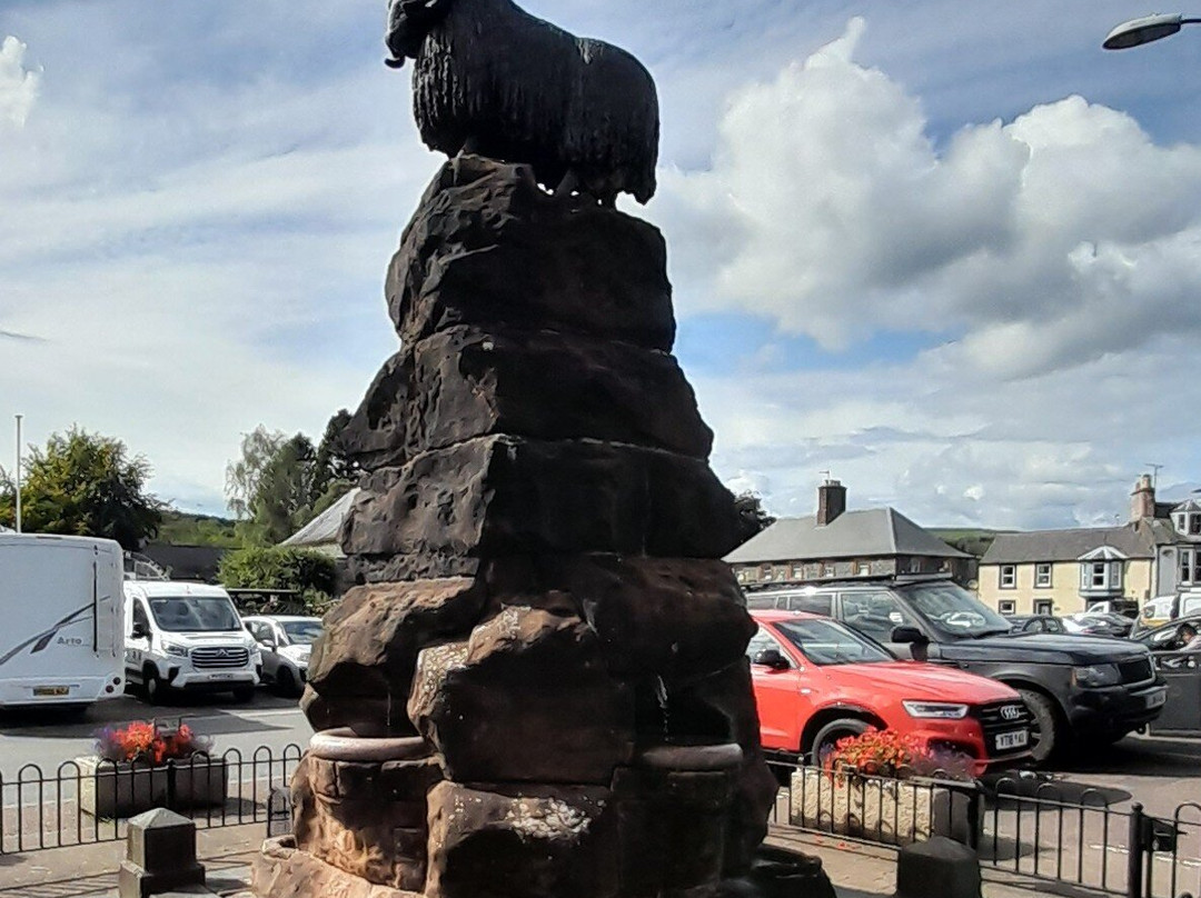Colvin Fountain Moffat Ram-Moffat必去景点