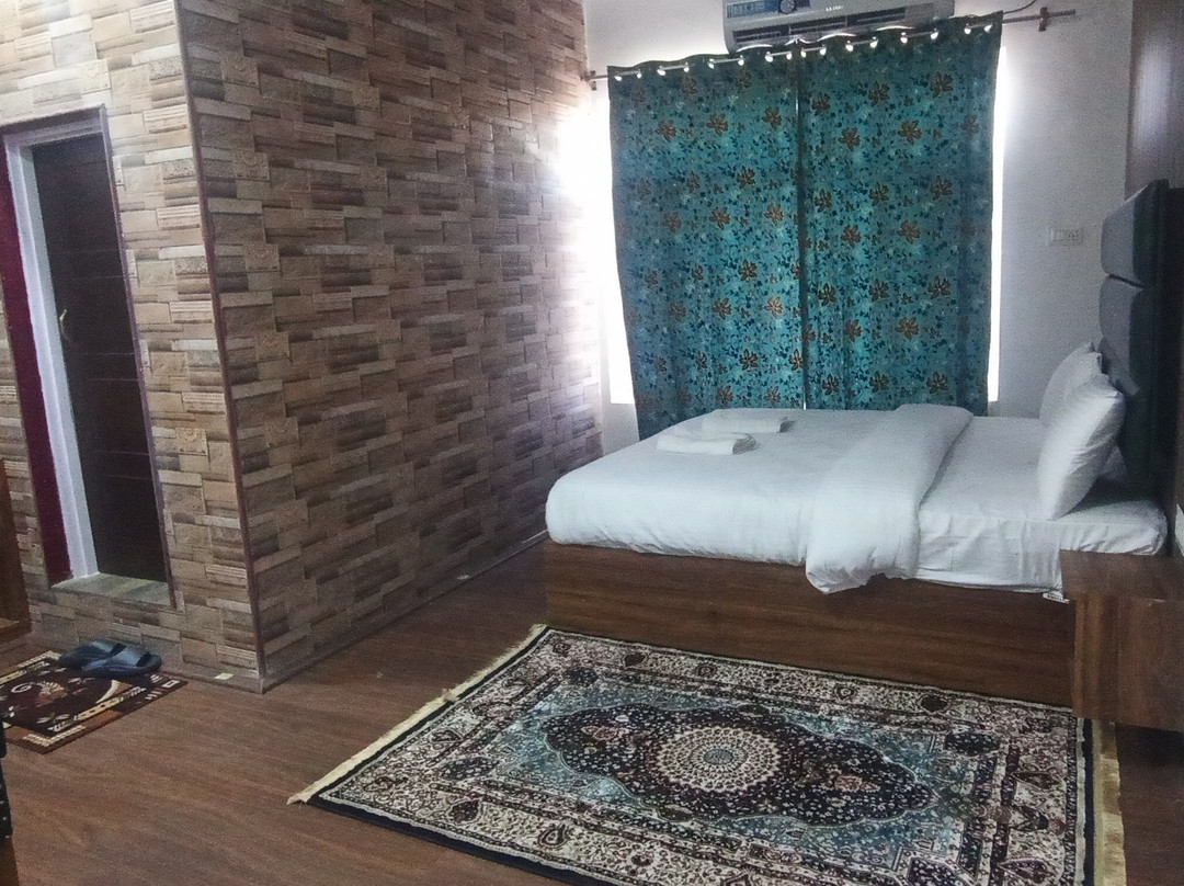 Pandith Exotics Hotel And Restaurant主图